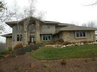 W307N1632 Shadowood Point, Delafield, WI 53018