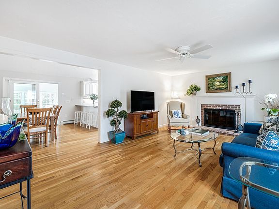 4th image of 4 Strawberry Lane S