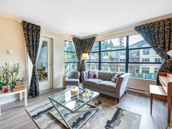 3151 Woodbine Dr #206, North Vancouver, BC V7R 2S4