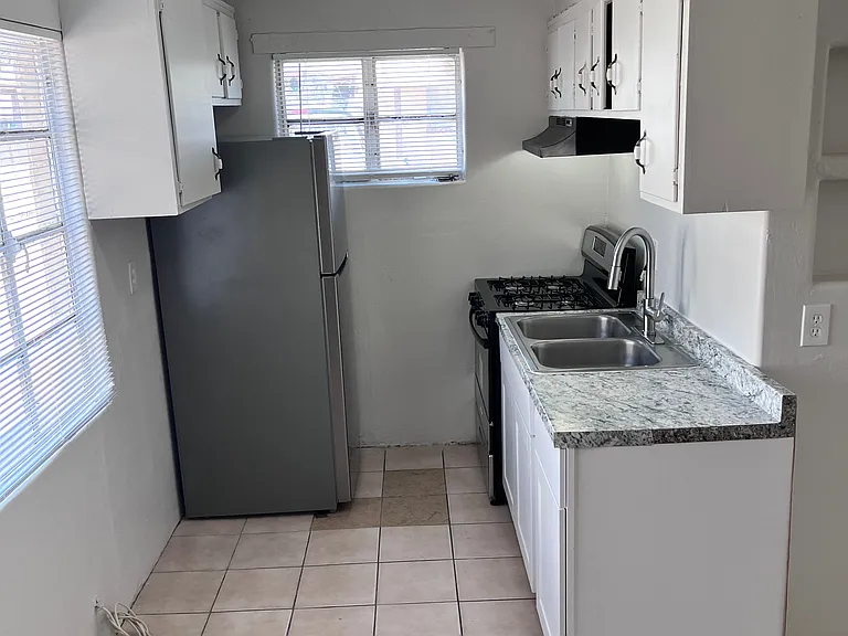 2620 N 14th Ave #5 — Photo 6