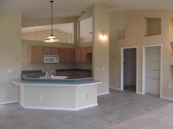 4th image of 698 SW Dwyer Avenue
