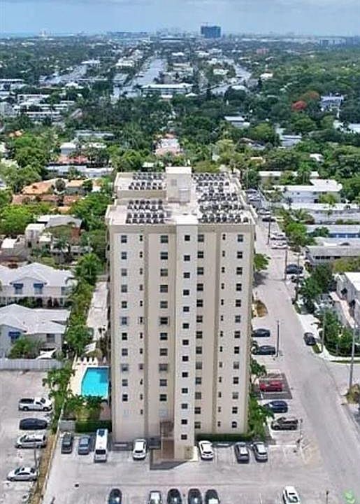 1st image of 900 NE 18th Ave #1-1-208