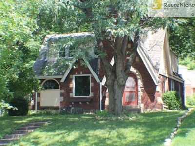 6835 Oak St, Kansas City, MO, 64113