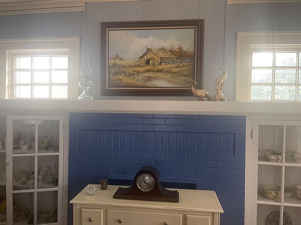 L.R. with built ins