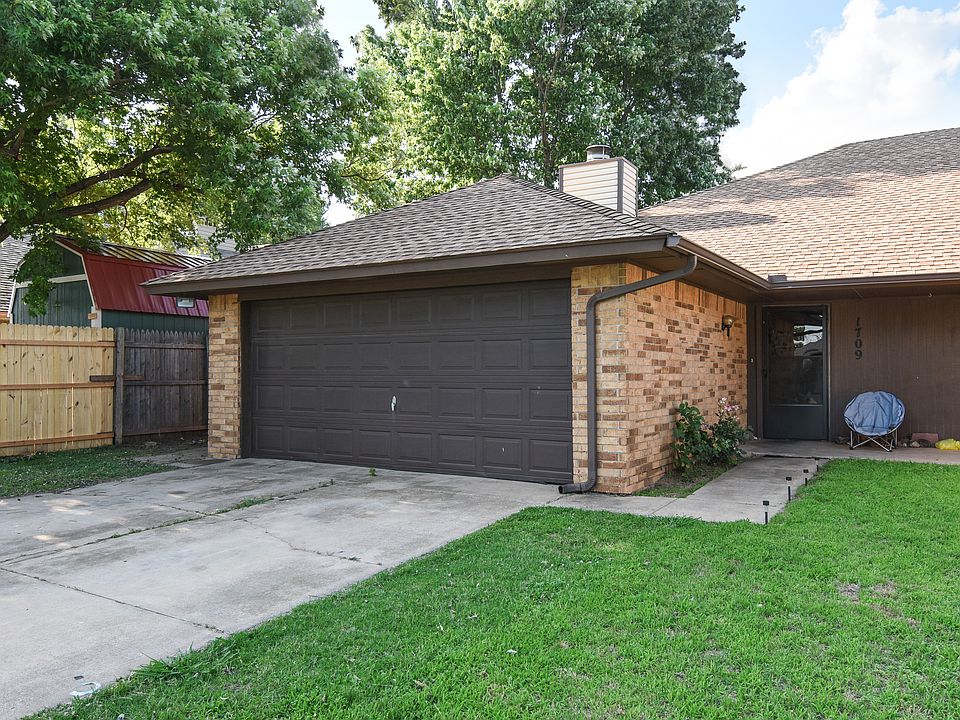 1st image of 1709 Hillcrest Dr