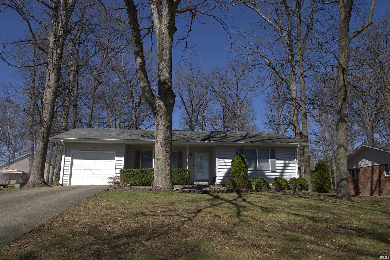 206 Oakwood Dr photo 1