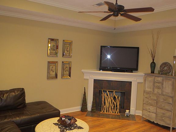 3rd image of 505 Oak Park Cir