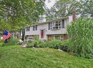 24 Sunset Dr, Medway, MA 02053