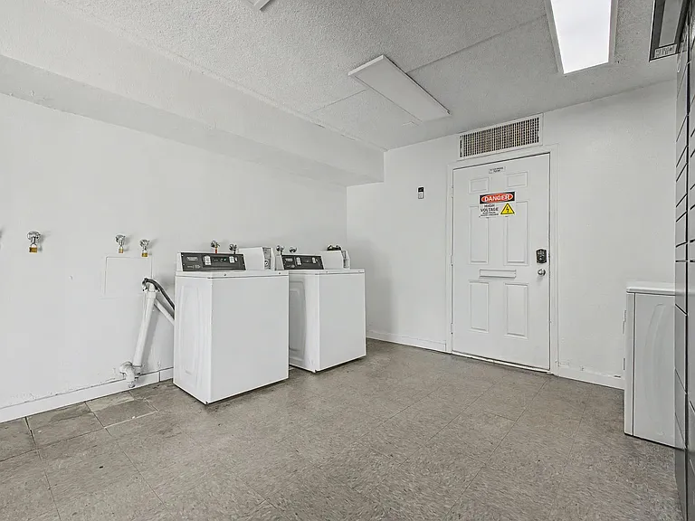 The Brentwood — Photo 25