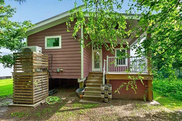3 bed, 2.0 bath, 1452 sqft, $2,000 — Photo 3