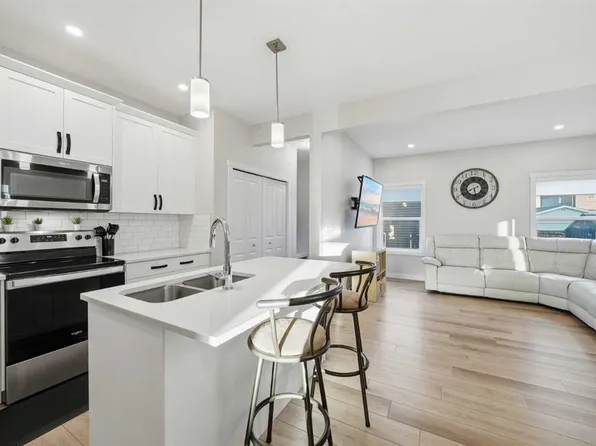 352 W Bayview St SW, Airdrie, AB T4B 5G3