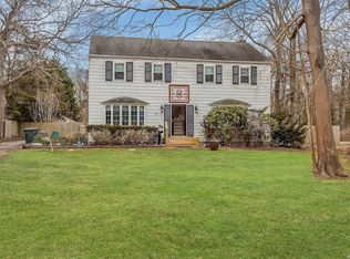 41 Gillette Ave, Bayport, NY 11705