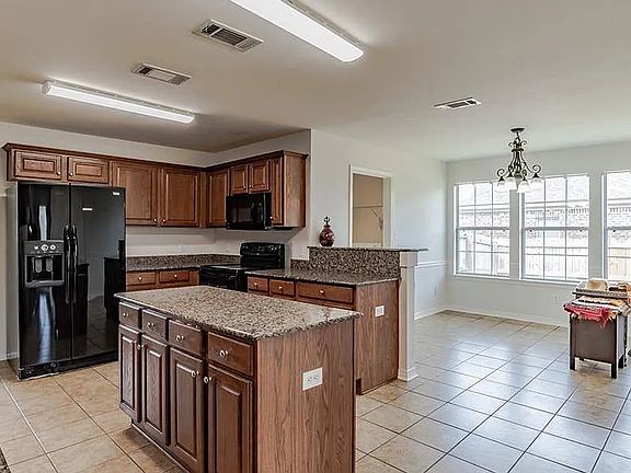 5th image of 1375 Selby Phillips Dr