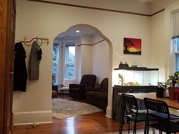 3rd image of 1344 N Hoyne Ave