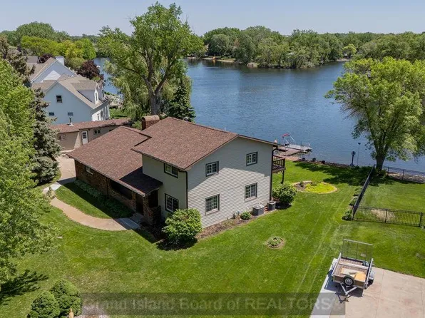219 Lakeside Dr, Grand Island, NE 68801