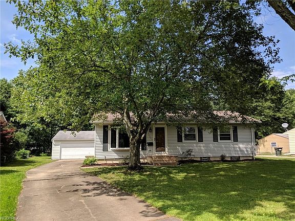 Clean vinyl siding with detached 2 car garage