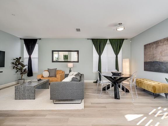 5th image of 10 Summerbrooke Circle
