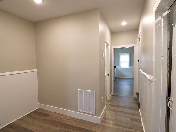 5th image of 29 E Main St