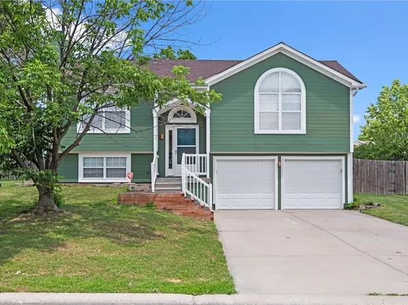 1206 Birch Dr, Greenwood, MO 64034