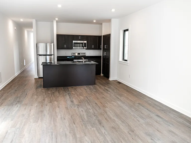 1260 Parkwood Ave — Photo 4