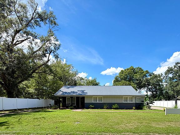 3rd image of 108 Case Ave