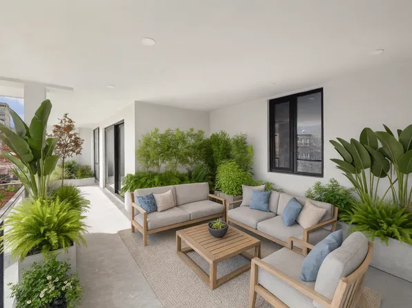 390 Manhattan Avenue image 6 of 6