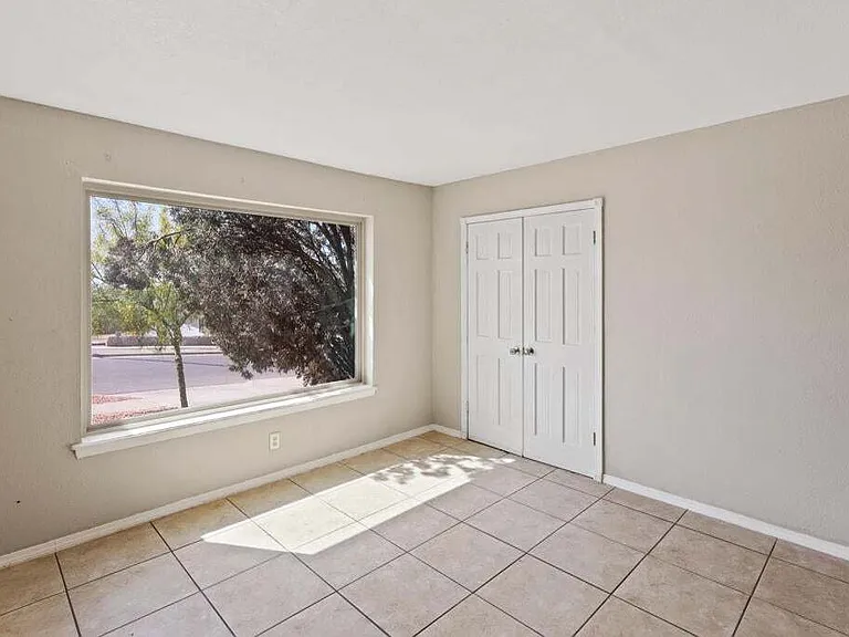304 Carnival Dr — Photo 35