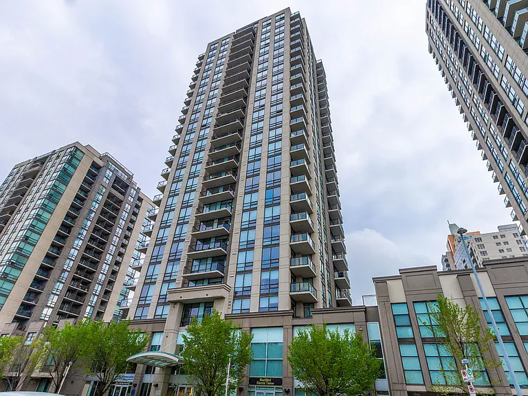 1118 12th Ave SW #1706 — Photo 1