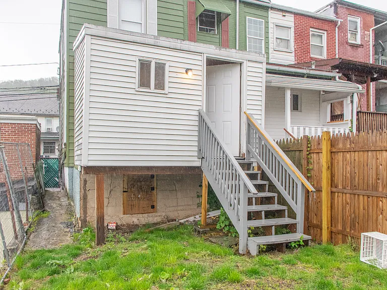 658 Atlantic St — Photo 30