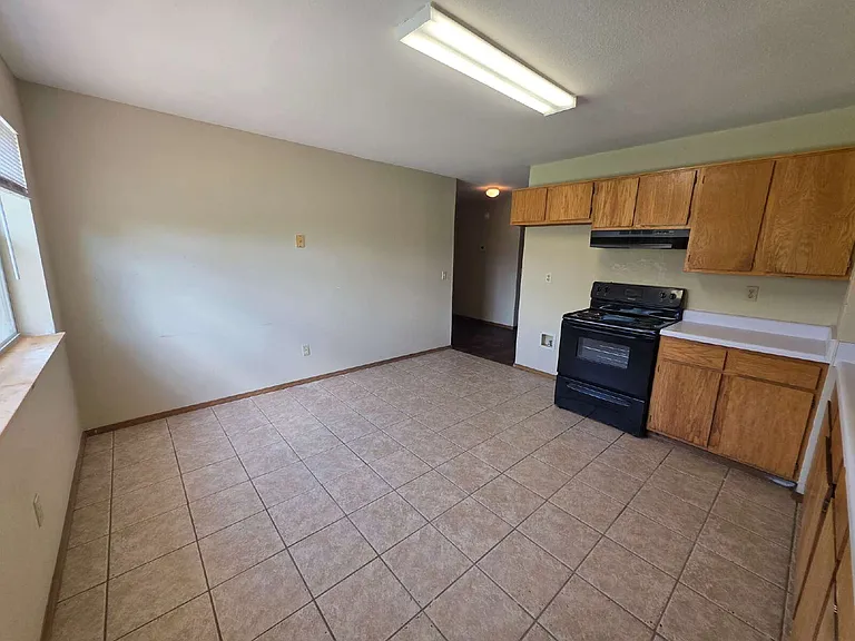 2430 W Gum St — Photo 4