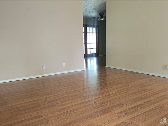 3rd image of 40 Walnut Pl