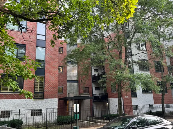 2307 W Wolfram St APT 214, Chicago, IL 60618
