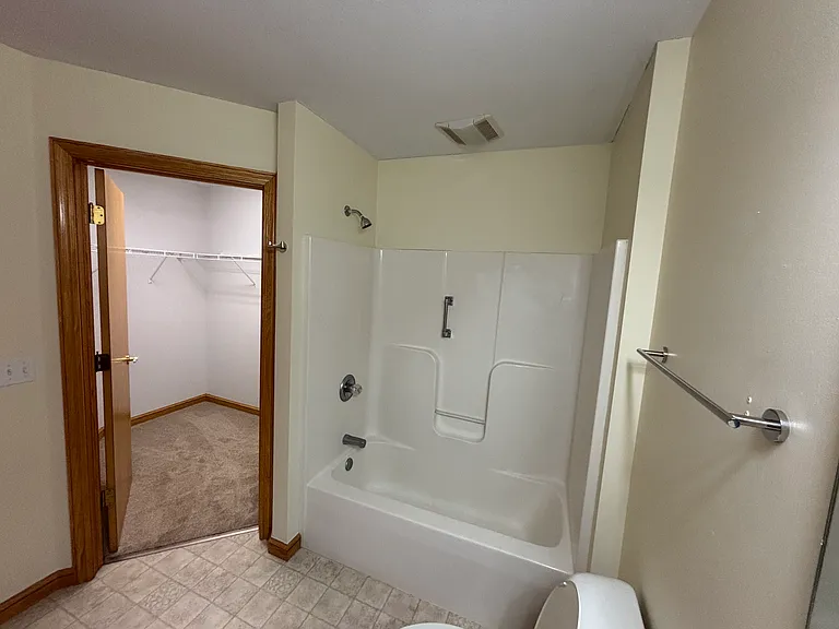 E Greenwood Dr — Photo 25