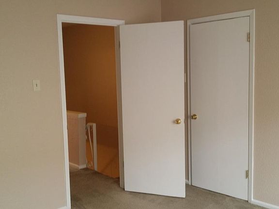 2 large bedrooms wit walk in closets