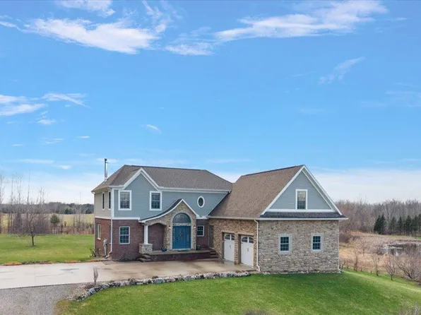 5035 Hidden Ridge Dr, Metamora, MI 48455