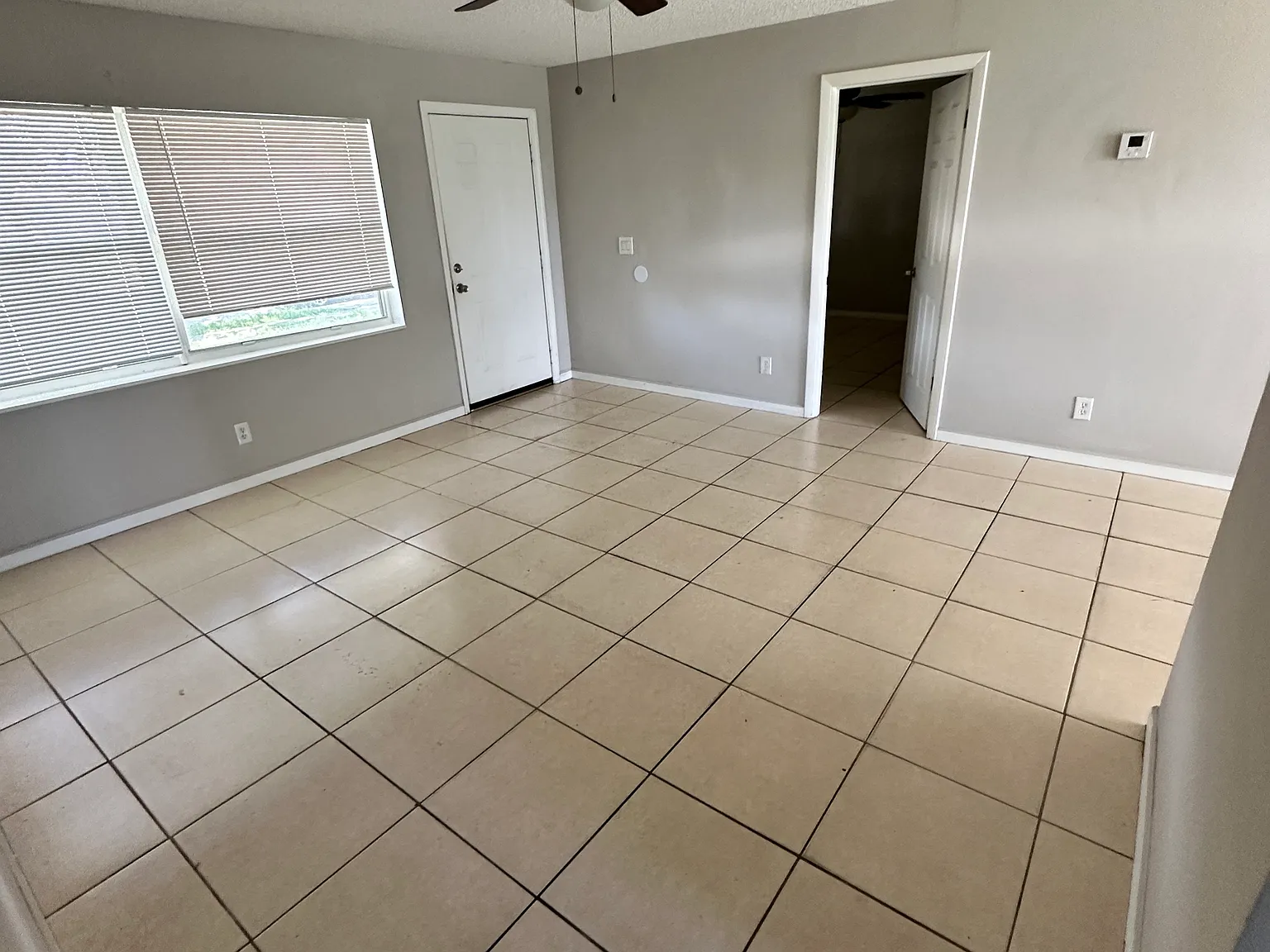 3 bed, 2.5 bath, 1300 sqft, $2,100 — Photo 4