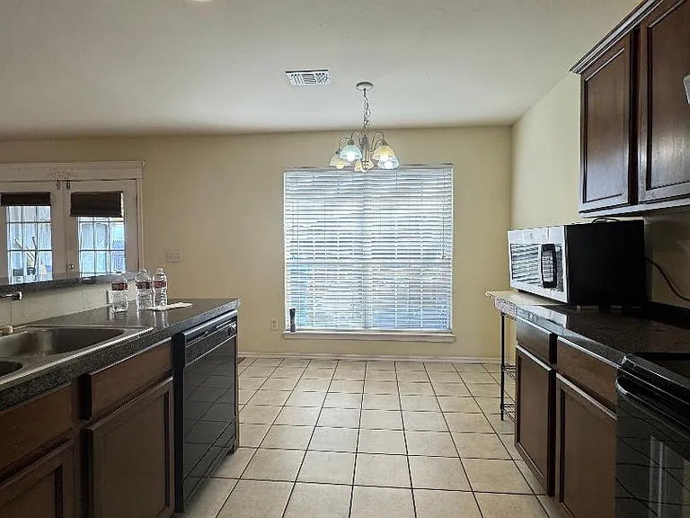 8016 S Klein Ave — Photo 5
