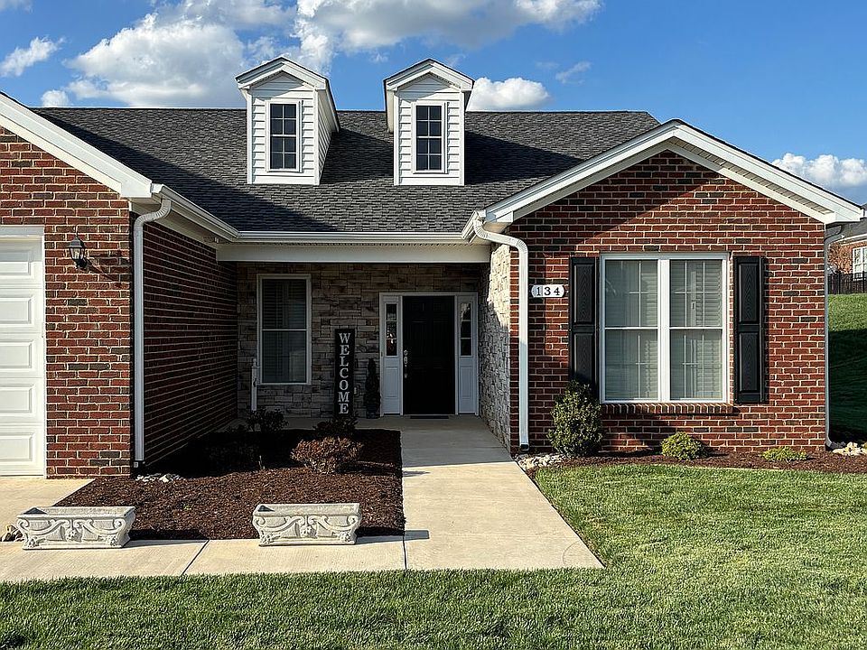 1st image of 134 Villa Oak Cir