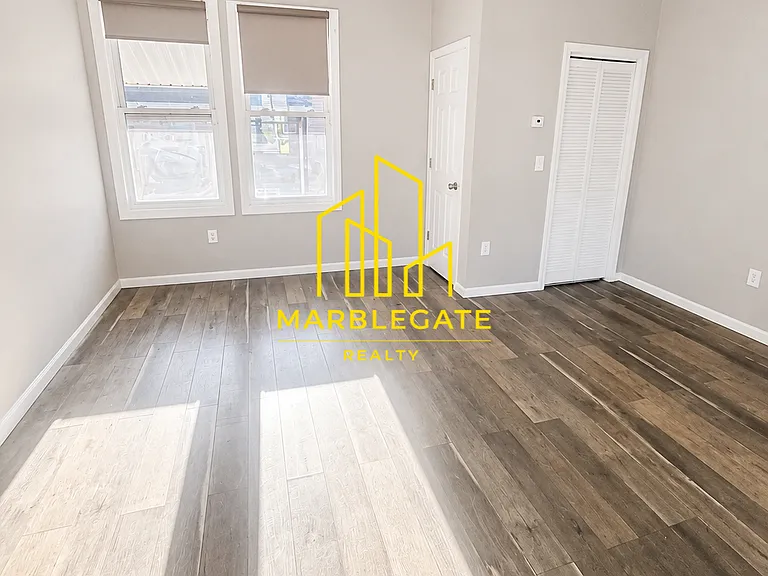 298 Halsted St #11 — Photo 2