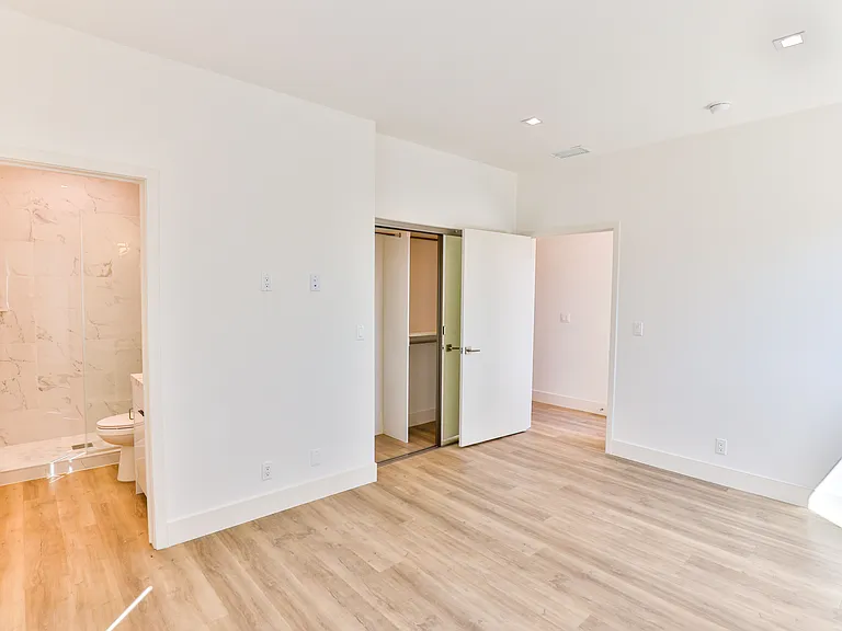 5536 Lexington Ave — Photo 10