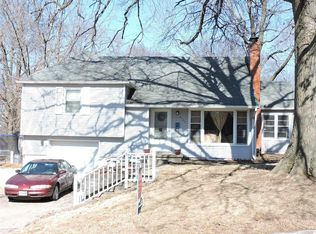9704 E 26th St S, Independence, MO 64052