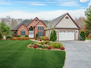 42 Deer Run Dr, West Greenwich, RI 02817