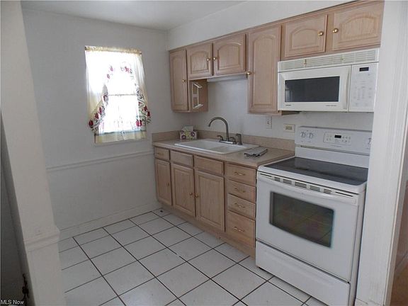 4th image of 916 S Belle Vista Ave
