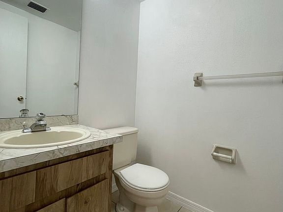 5th image of 702 S Summerlin Ave Unit A