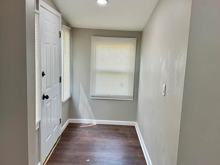 5169 Glenis St — Photo 5