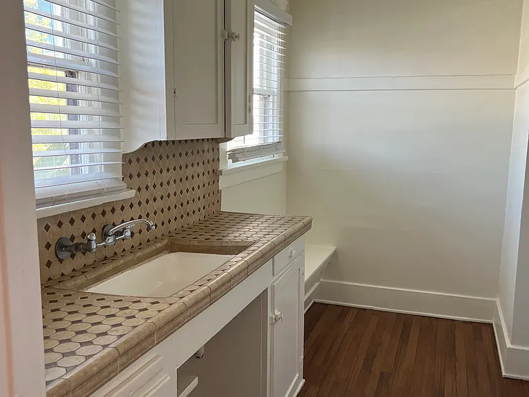 1441 Edgecliffe Dr #21 — Photo 6