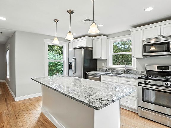 5th image of 271 Cordaville Rd