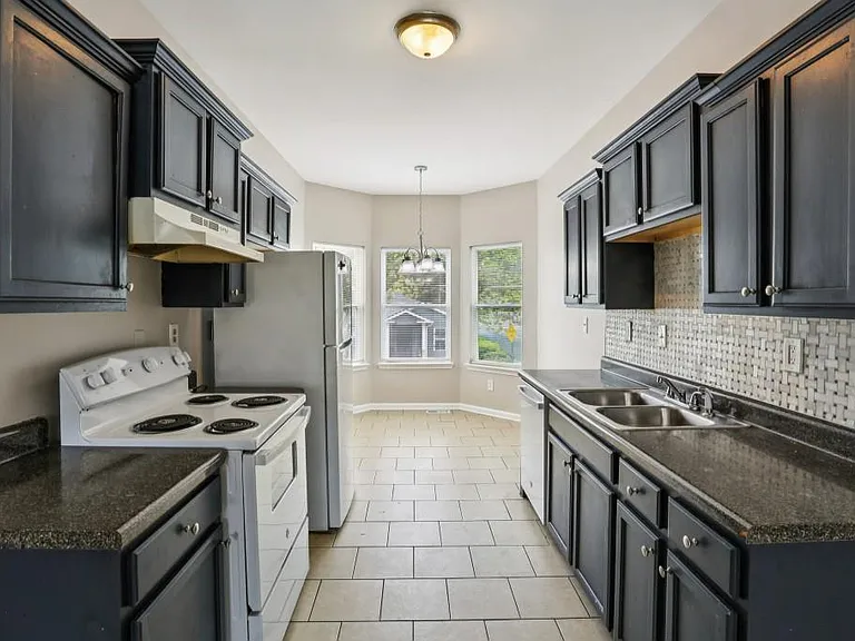 753 Prince Pl NW — Photo 3