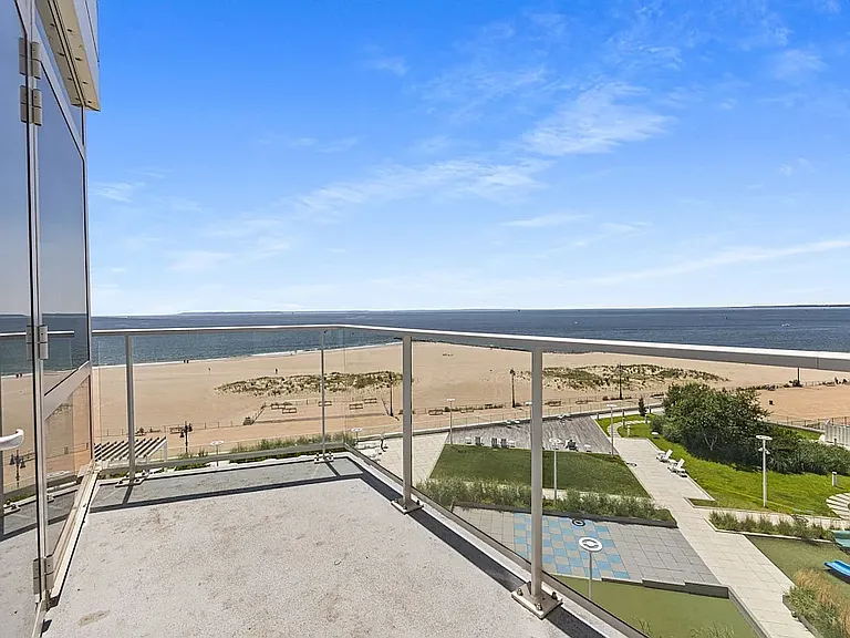 1 Ocean Dr #E6A — Photo 2