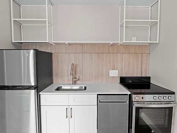 The Flats at Wasson Way Kitchen